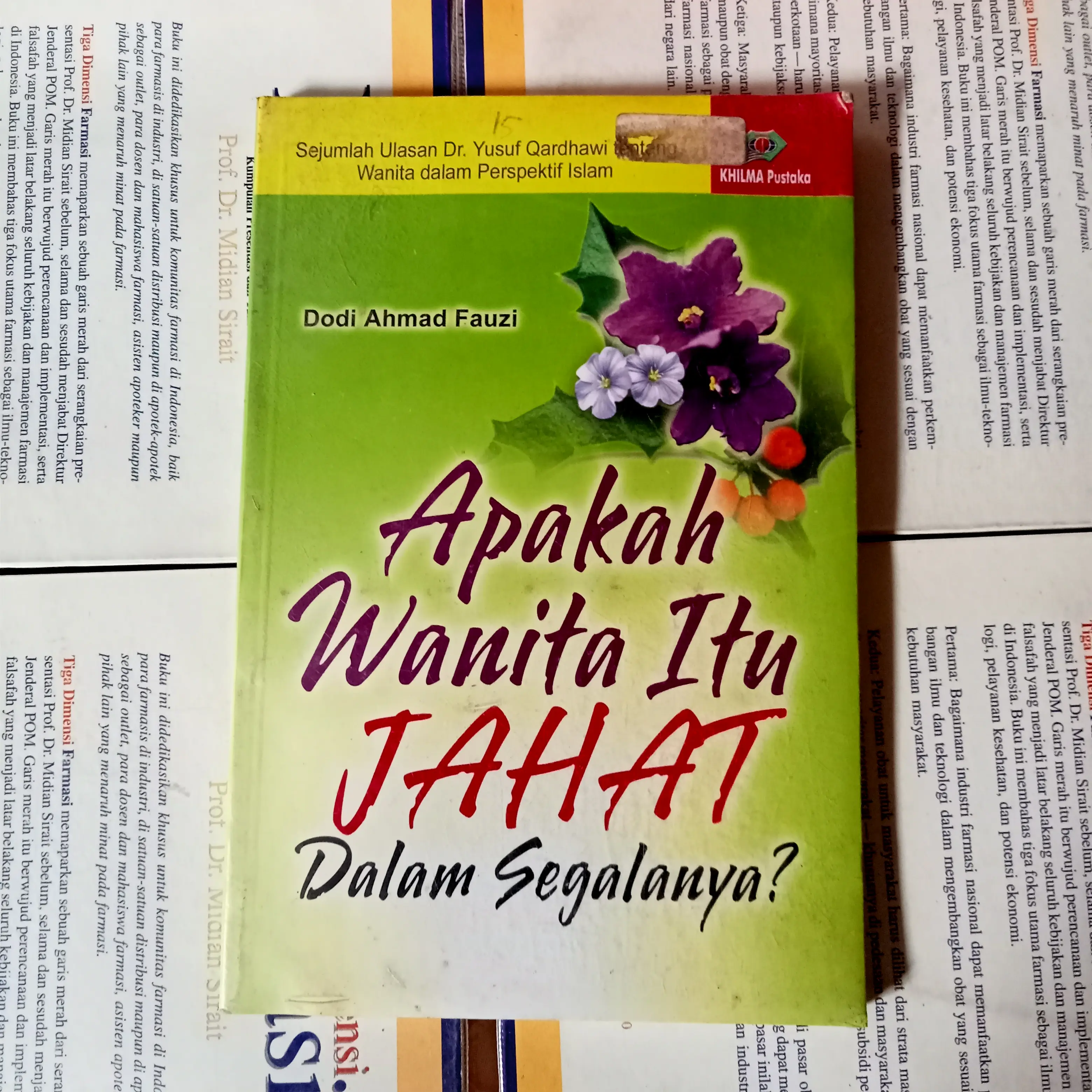 BUKU APAKAH WANITA ITU JAHAT DALAM SEGALANYA