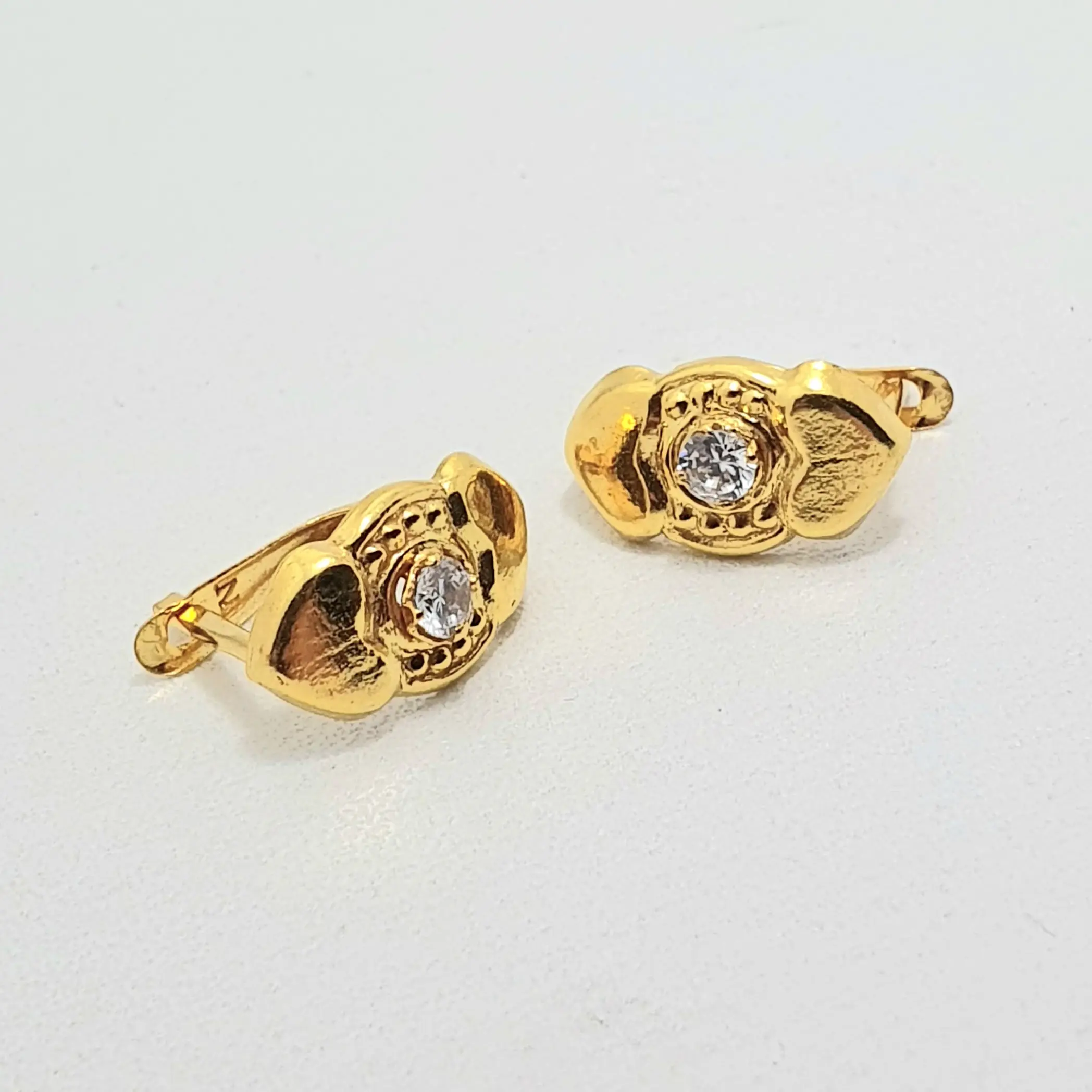 Anting Jepit Emas Muda Model Mata Putih Satu 1 Gram