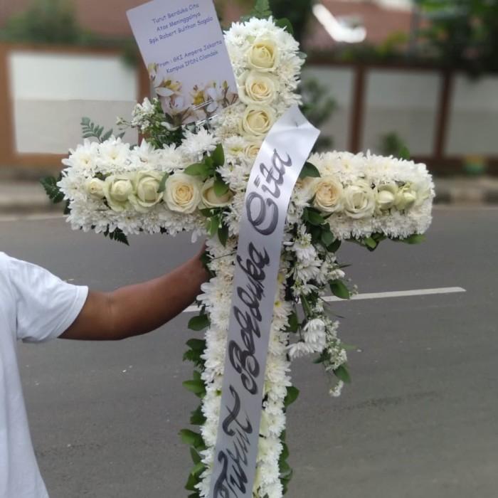 Gambar Salib 305 - Standing Bunga dukacita Karangan bunga duka dari Gaby Bella Florist Kota Administrasi Jakarta Selatan Tokopedia