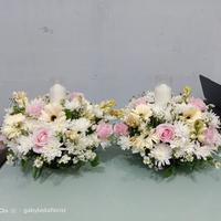 Gambar Bunga altar Bunga meja Bunga vas Rangkaian altar bunga fresh bunga lilin dari Gaby Bella Florist Kota Administrasi Jakarta Selatan 2 Tokopedia