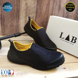 Sepatu Safety Sneakers Slip On Pria Ujung Besi