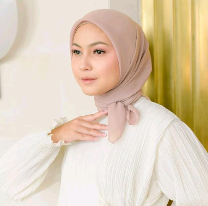 hijab broken white