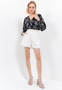 Gambar LLACES Clothing - Blouse Wanita - Joie Blouse - Black Leaves - S dari LLACES Clothing Kota Administrasi Jakarta Barat 5 Tokopedia
