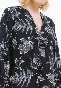 Gambar LLACES Clothing - Blouse Wanita - Joie Blouse - Black Leaves - S dari LLACES Clothing Kota Administrasi Jakarta Barat 4 Tokopedia