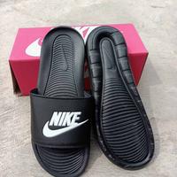 Gambar sendal nike victori one original big size sendal jumbo pria dari mr.mm_shoes Kab. Tangerang 1 Tokopedia