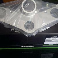 Gambar Segitiga atas stang kawasaki ninja r (stang jepit) Original 31 maret dari Bajuku shopp Kota Administrasi Jakarta Utara 4 Tokopedia