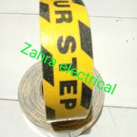 Gambar Anti slip tangga - Your Step Anti licin lantai - Safety Walk 5cmx3mtr dari Dewielectrical Kota Tangerang 1 Tokopedia