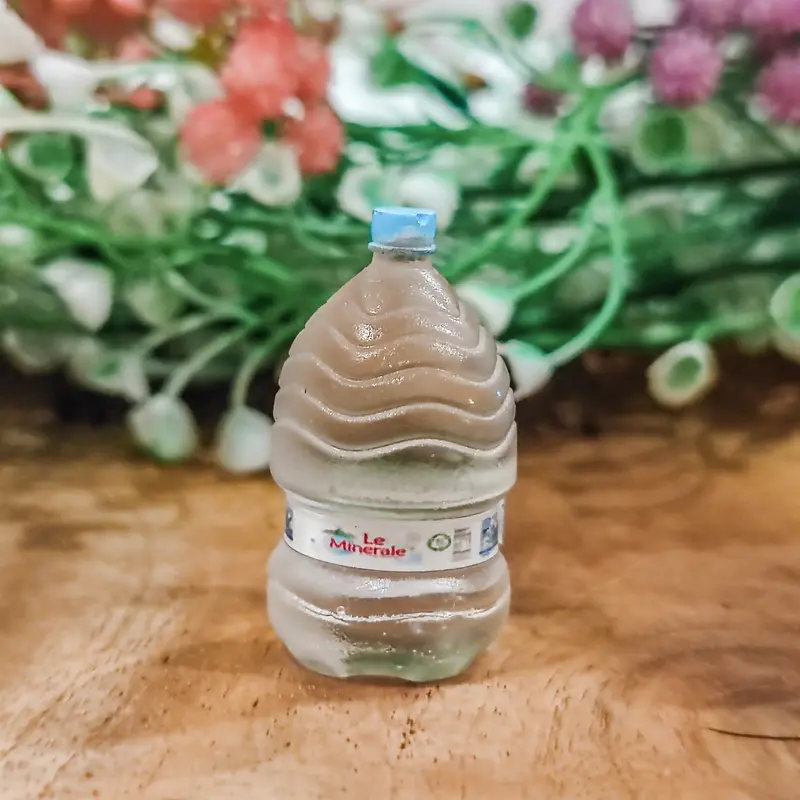 MINIATUR 1:12 GALON LE MINERALE (3 x 2.7 x 0.5 cm) MINUMAN MAINAN SHF 0
