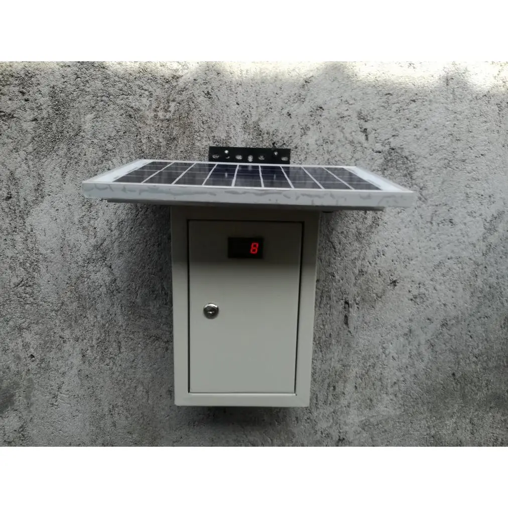 ** Box Panel dilengkapi dengan Solar Cell **