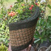 Gambar pot bunga sabut kelapa kombinasi model kerucut dari Omah Pot Kebumen Kab. Kebumen 2 Tokopedia
