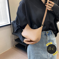 Gambar Tas Selempang Wanita Remaja Sling Bag Korea Impor - Hitam dari Buana Berkah Jakarta Kota Administrasi Jakarta Selatan 3 Tokopedia