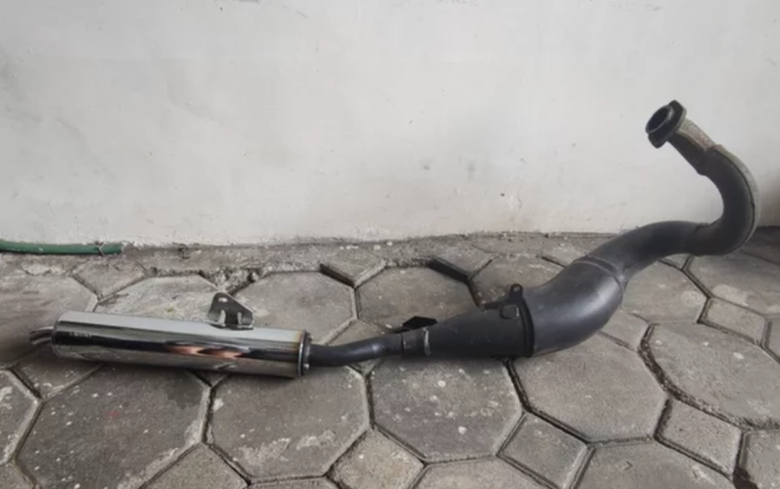 Gambar Knalpot kenalpot ori original copotan Kawasaki Ninja R SS dari Aqilla PartS Kab. Malang Tokopedia