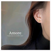 Gambar Amore Roku Lucky Titanium Anting Wanita Lapis Emas 18k Sepasang Earrings Gold Stainless Perhiasan Love dari Clairine Jewellery Kota Bandung 3 Tokopedia