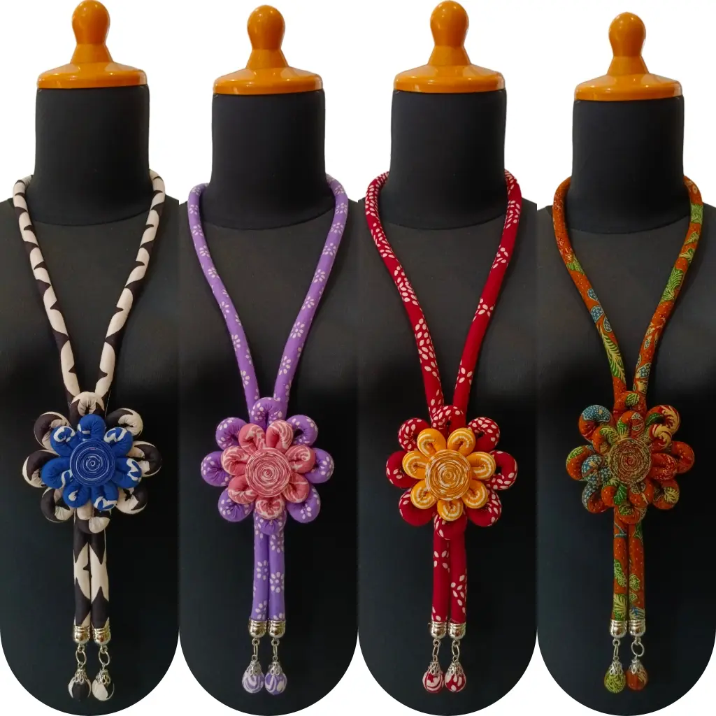 Kalung batik / kalung etnik sumbu bunga kecil