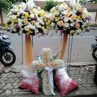 Gambar Standing Dukacita Set 302 - Bunga dukacita Karangan bunga duka Bunga dari Gaby Bella Florist Kota Administrasi Jakarta Selatan 3 Tokopedia