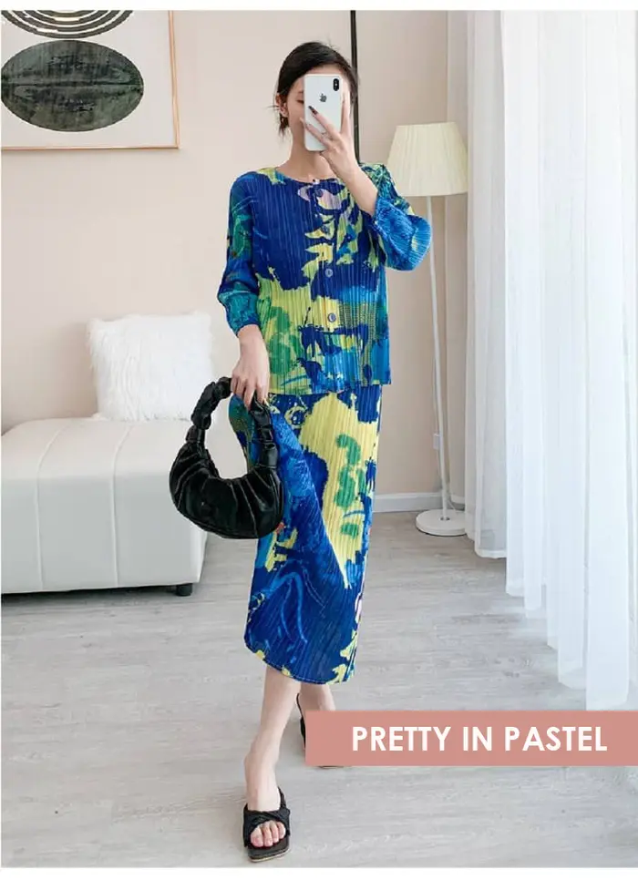 Gambar Premium Pleats Set Abstract Pattern (Long sleeves blouse + Midi Skirt) Baju Wanita Setelan Motif - Red dari Prettyinpastel28 Kota Administrasi Jakarta Selatan 5 Tokopedia