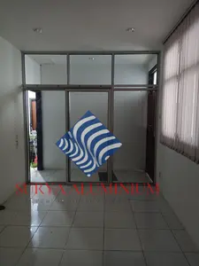 partisi aluminium kaca dan pintu sliding