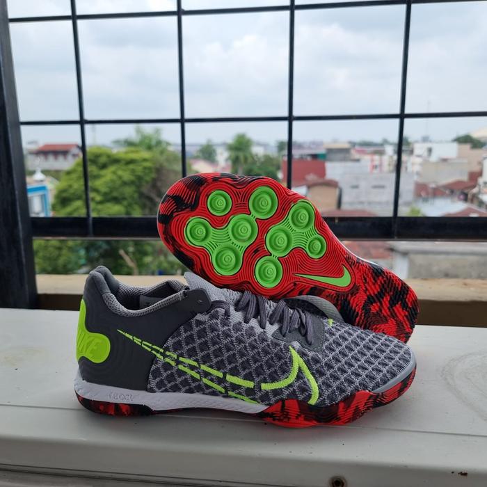 sepatu futsal nike react gato