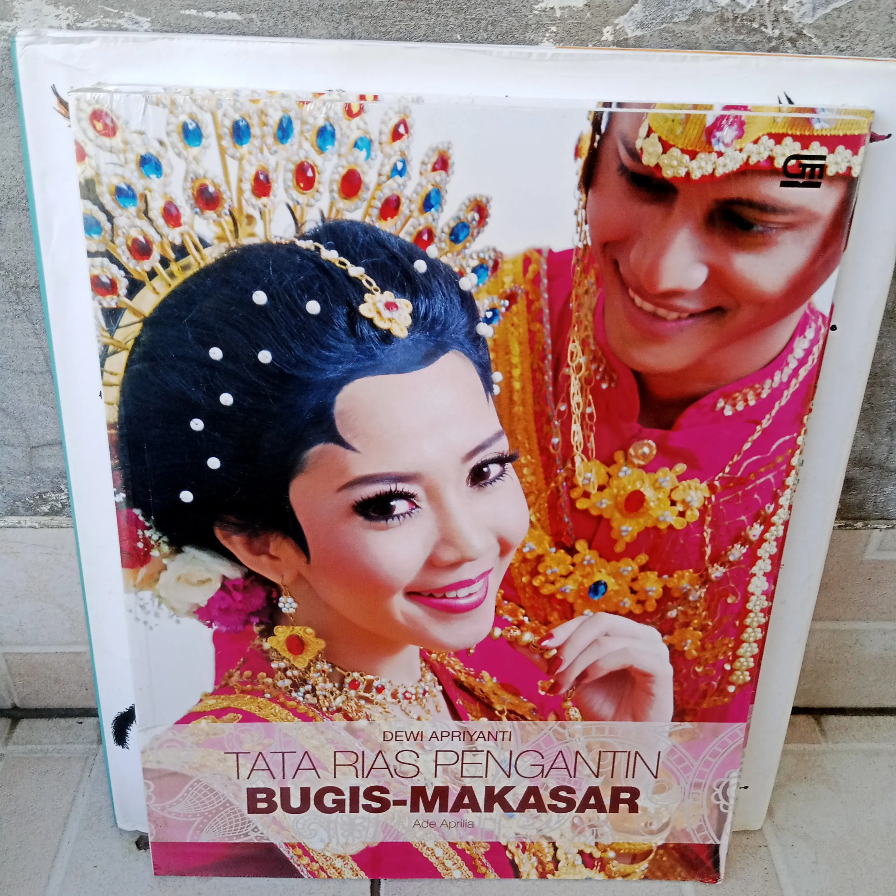 buku tata rias pengantin  Bugis-Makassar Dewi apriyanti