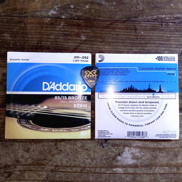 Gambar senar gitar akustik daddario 011 EZ910 - 1 set free pick dari debalisale Kota Denpasar Tokopedia