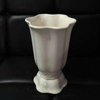 Gambar Pot keramik. (8) Vas keramik. Vas keramik putih. Pot bunga putih. Pot dari Gaby Bella Florist Kota Administrasi Jakarta Selatan 3 Tokopedia