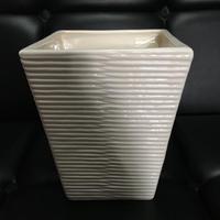 Gambar Pot keramik. (8) Vas keramik. Vas keramik putih. Pot bunga putih. Pot dari Gaby Bella Florist Kota Administrasi Jakarta Selatan 5 Tokopedia