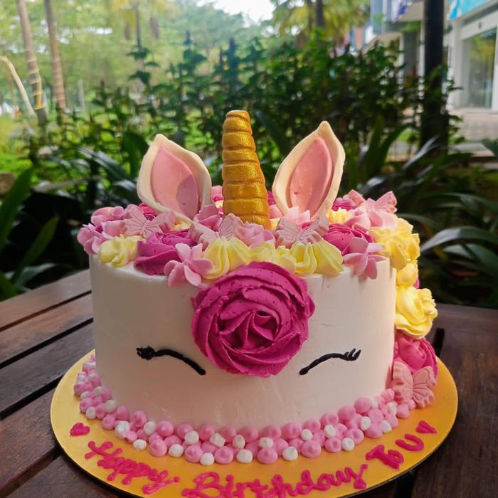 Gambar Latezza Unicorn 3D Cake dari Gaby Bella Florist Kota Administrasi Jakarta Selatan Tokopedia