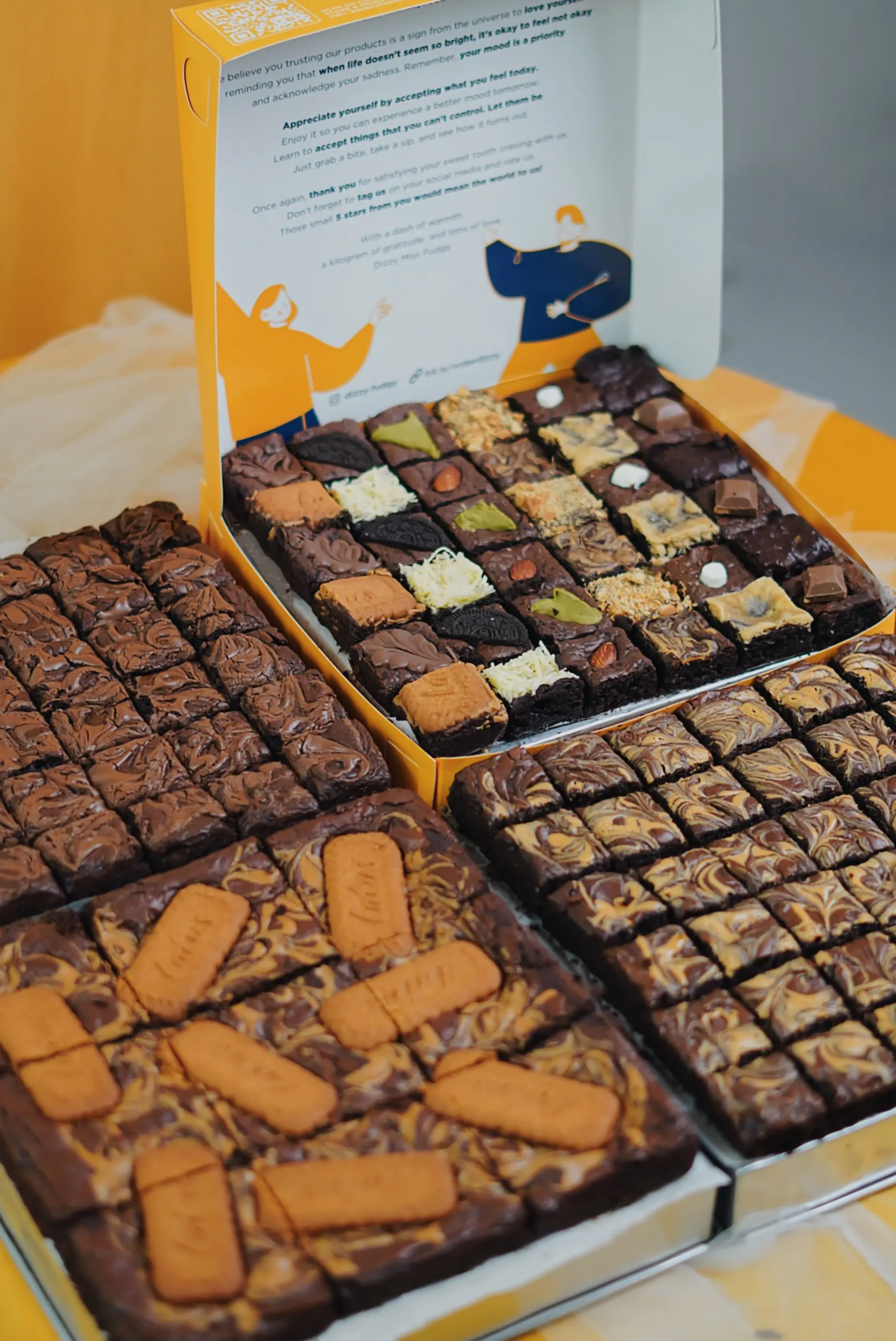 SIGNATURE FUDGY BROWNIES WITH TOPPING (NUTELLA, LOTUS, CADBURRY, DLL)