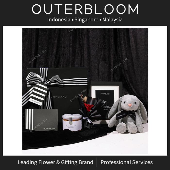 Gambar Parcel - Outerbloom Close to You Hampers dari Outerbloom Kota Administrasi Jakarta Selatan Tokopedia