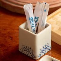 Gambar Sugar Stick Holder / Tempat Gula Jenggala Batik Kawung 5 cm Putih dari Jenggala Keramik Bali Kab. Badung 3 Tokopedia