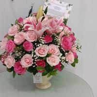 Gambar Bunga Meja Bunga Cantik Bunga Fresh Bunga Hiasan rangkaian bunga fresh mawar pink merah kado ultah hadiah ultah bunga pot dari Gaby Bella Florist Kota Administrasi Jakarta Selatan 1 Tokopedia