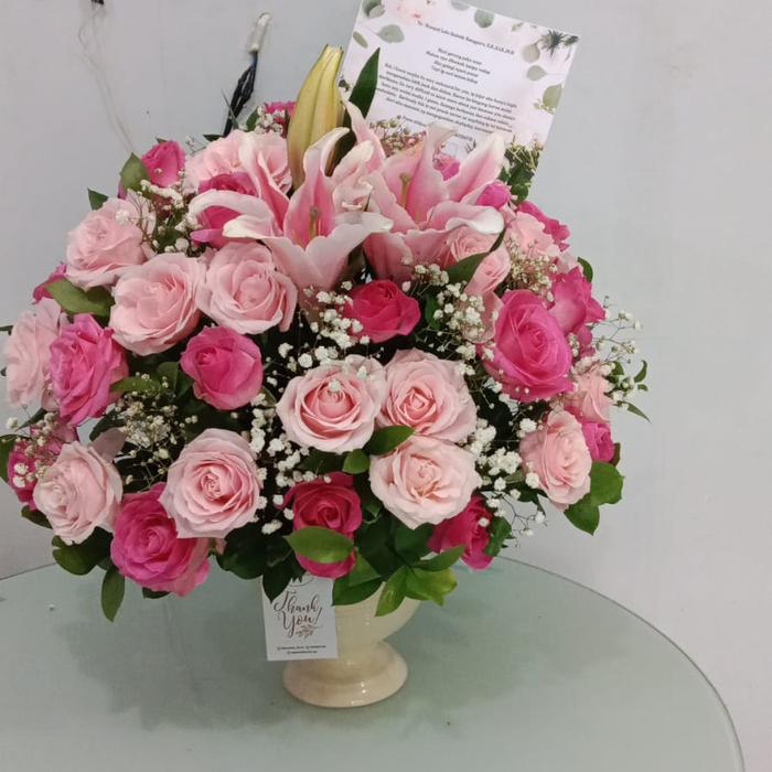 Gambar Bunga Meja Bunga Cantik Bunga Fresh Bunga Hiasan rangkaian bunga fresh mawar pink merah kado ultah hadiah ultah bunga pot dari Gaby Bella Florist Kota Administrasi Jakarta Selatan Tokopedia