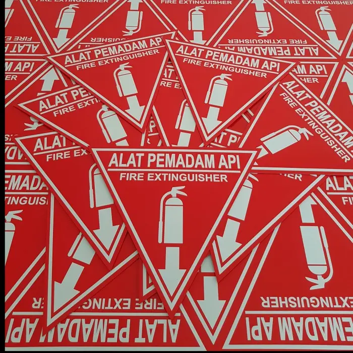 Rambu APAR Segitiga 35cm x 35cm x 35cm Reflective 3