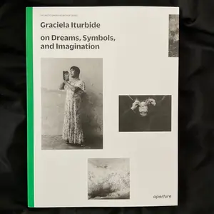 Graciela Iturbide - The Photography Workshop Series, Buku Teori Fotografi