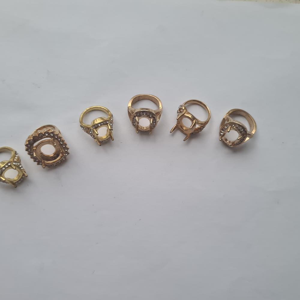 perhiasan cincin wanita atas 8 berlian kecil imitasi.