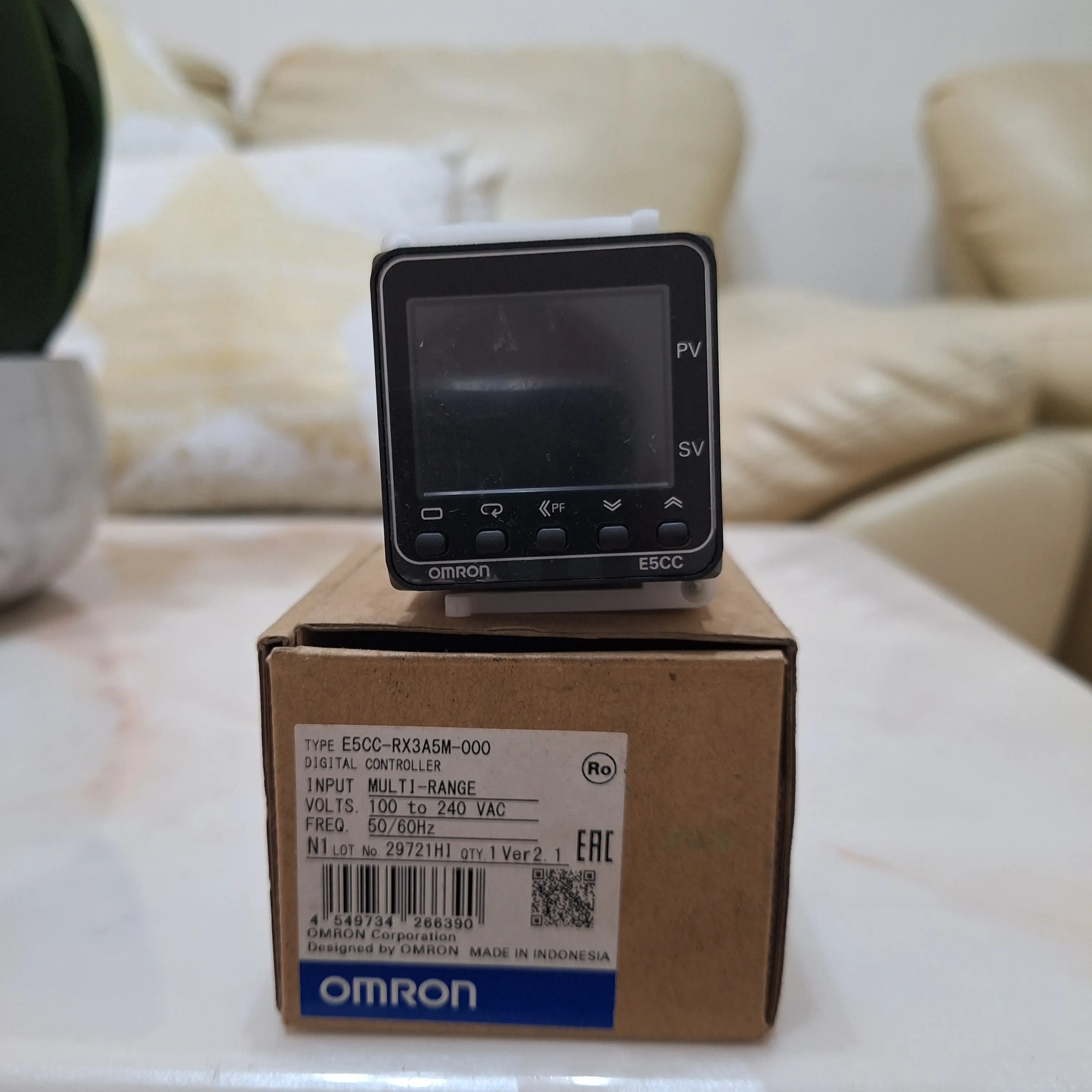OMRON E5CC-RX3A5M-000 DIGITAL CONTROLLER