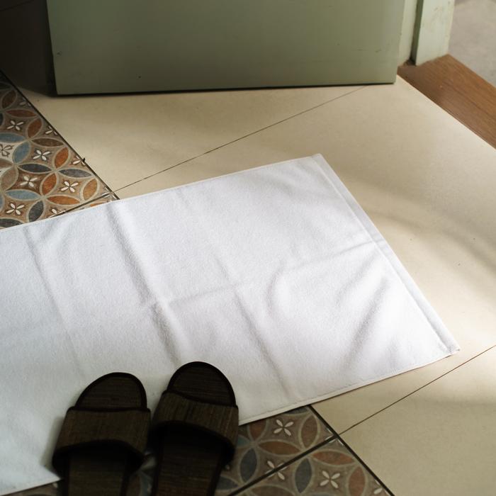 Gambar Madeem 100% ELS Cotton White Bath Mat (Keset Mandi) – Silver Antibacterial, Hotel & Resort Spec - 40 x 60 cm, Putih dari Madeem Kota Bandung Tokopedia