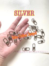 Gambar Gantungan Kunci Pengait Tas Kaitan Besi model lonjong Bag Clip CR144GK - SILVER dari Toko Online Jempol Kota Administrasi Jakarta Pusat 1 Tokopedia