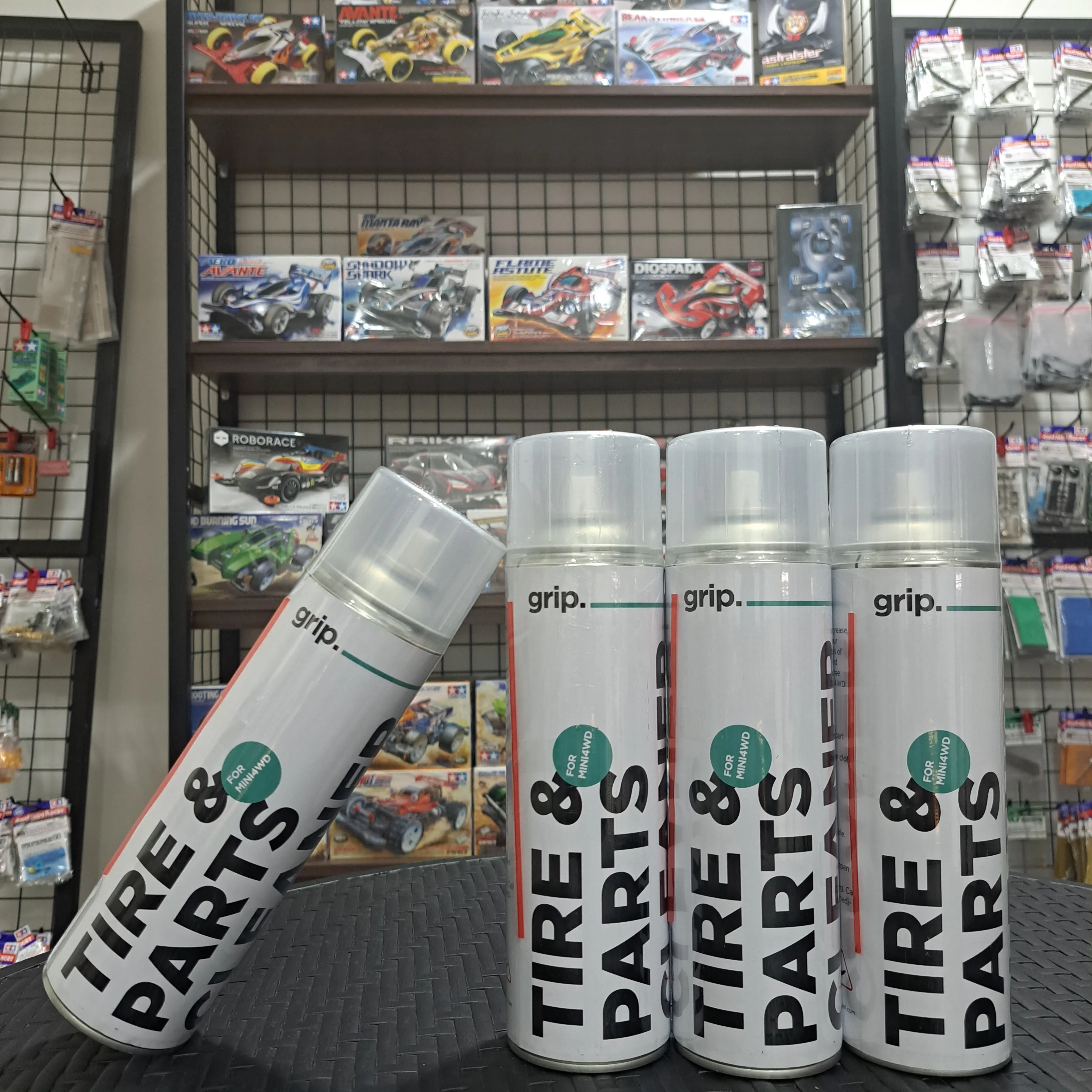 GRIP TIRE AND PART CLEANER FOR MINI4WD TAMIYA (PEMBERSIH BAN)