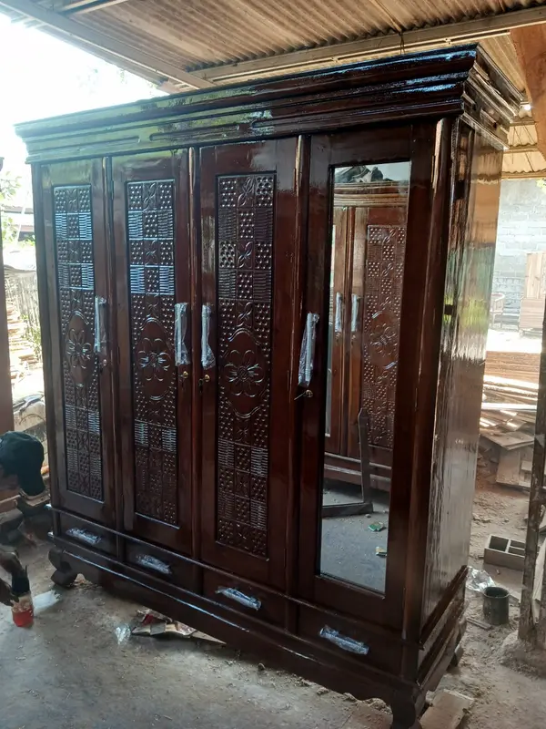 lemari pakaian 4 pintu 3 rak 1 kaca+hijab ful kayu asli jati 0