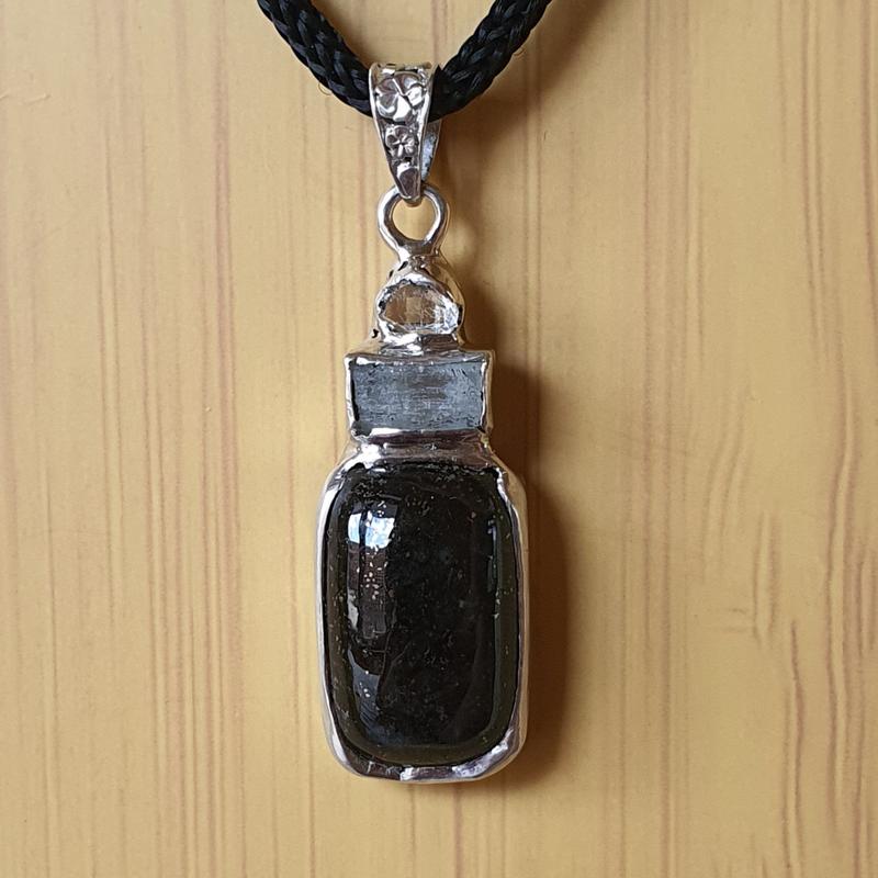 LIONTIN NATURAL NUUMMITE GREENLAND 3