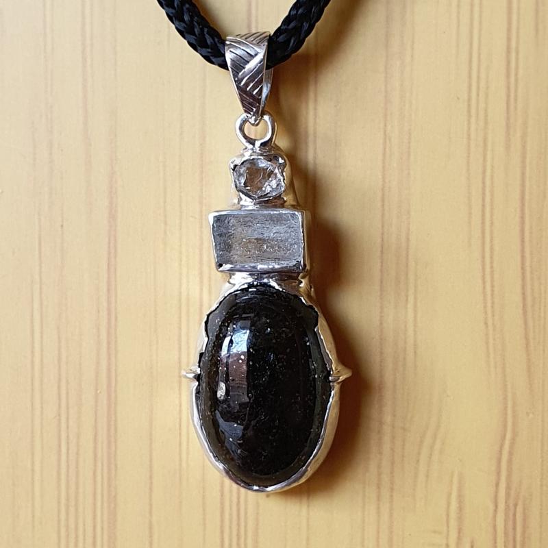 LIONTIN NATURAL NUUMMITE GREENLAND 1