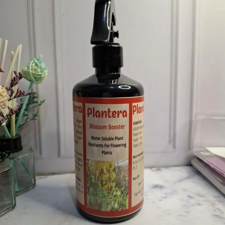 Pupuk Pembungaan Tanaman Anggrek dan Tanaman Hias Plantera Merah Blossom Booster