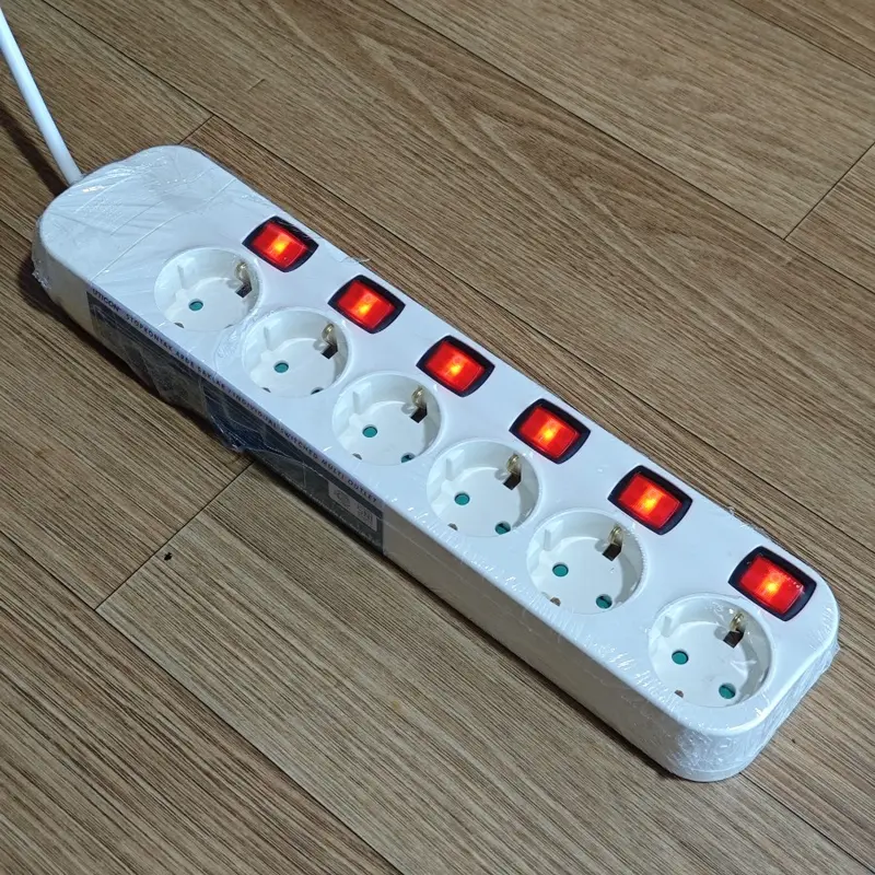 BISA INSTAN Perpanjangan Kabel Listrik Kualitas Tinggi Stop Kontak Terminal Kuningan Saklar 10A Ampere 2200W Watt 3x0.75mm Colokan Putih White High Quality Electric Cable Extension Plug Outlet Power Socket Cord Power Strip 1M 2M 3M 4M 5M Meter 3 4 5 6 Slo 1