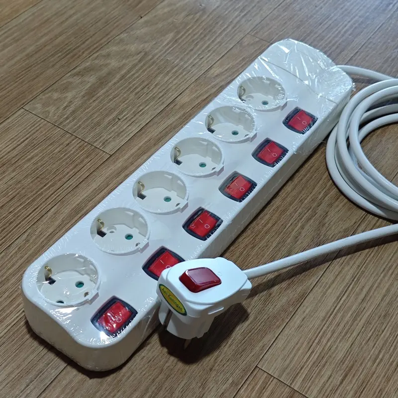 BISA INSTAN Perpanjangan Kabel Listrik Kualitas Tinggi Stop Kontak Terminal Kuningan Saklar 10A Ampere 2200W Watt 3x0.75mm Colokan Putih White High Quality Electric Cable Extension Plug Outlet Power Socket Cord Power Strip 1M 2M 3M 4M 5M Meter 3 4 5 6 Slo 3