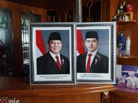 Gambar 1 Set Bingkai+ Foto Resmi Presiden Dan Wakil Presiden Ukuran F4/25x35 Cm Free Bubble Wrap Frame - GOLD dari KnRAcc Kota Bandung 2 Tokopedia
