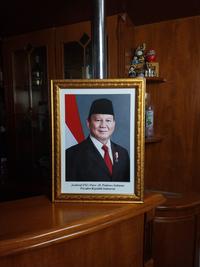 Gambar 1 Set Bingkai+ Foto Resmi Presiden Dan Wakil Presiden Ukuran F4/25x35 Cm Free Bubble Wrap Frame - GOLD dari KnRAcc Kota Bandung 4 Tokopedia
