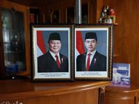 Gambar 1 Set Bingkai+ Foto Resmi Presiden Dan Wakil Presiden Ukuran F4/25x35 Cm Free Bubble Wrap Frame - GOLD dari KnRAcc Kota Bandung 3 Tokopedia