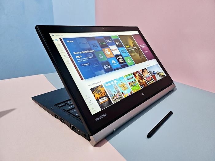 Jual Toshiba R82 Touchscreen 2in1 Core i5 256GB SSD Spek OK Fitur