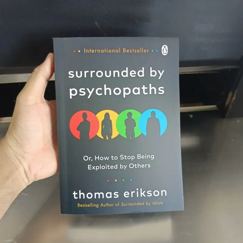Buku ( paket ) Surrounded by Idiots dan Surrounded by Psychopaths ( English / Indonesia ) 1